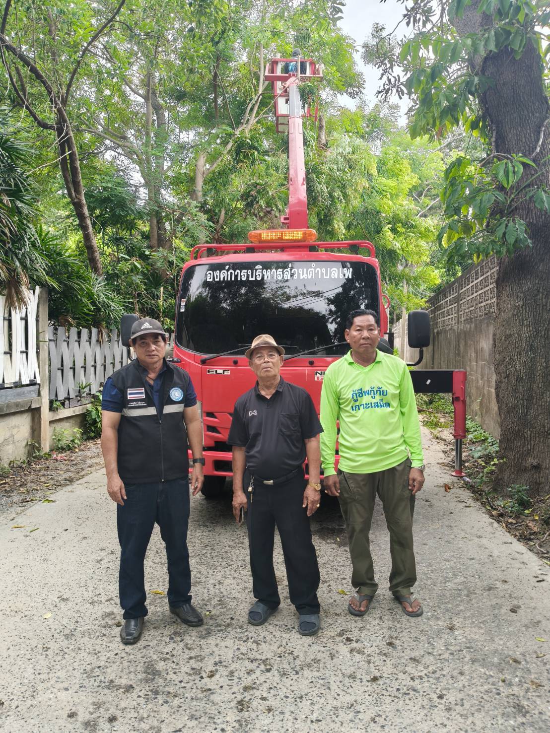 ปรับภูมิทัศน์ ณ หมู่ที่ 4 บ้านเกาะเสม็ด
